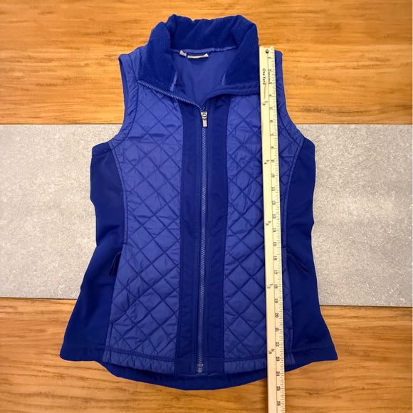 Athleta Blue Rockridge PrimaLoft Quilted Puffer Vest Size Medium - Picture 7 of 10
